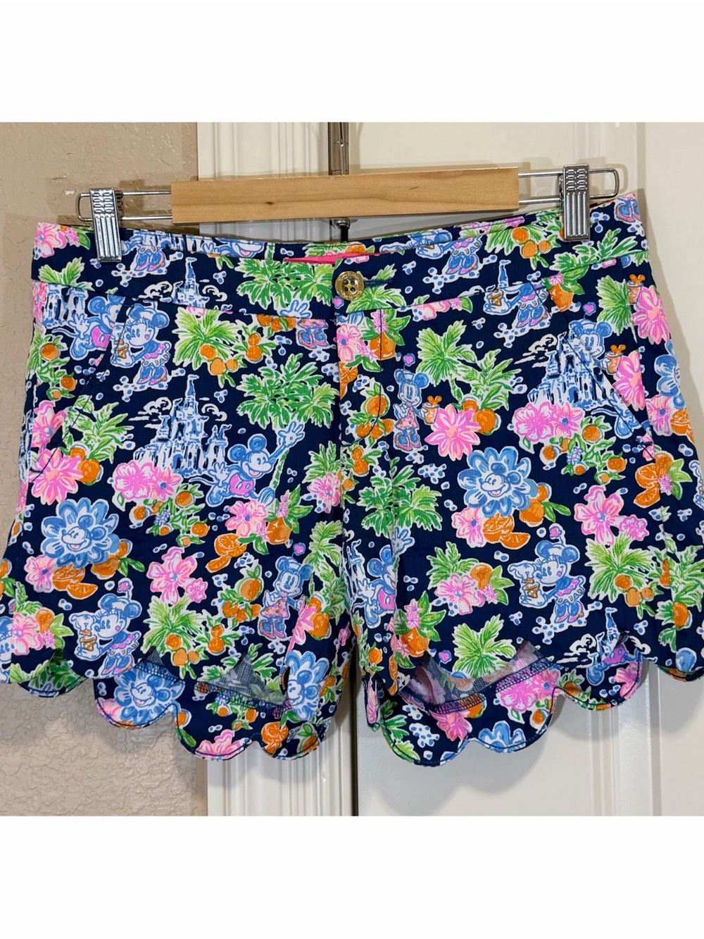 NWOT Lilly Pulitzer X Disney "Lilly Loves Disney" collection Scalloped Hem